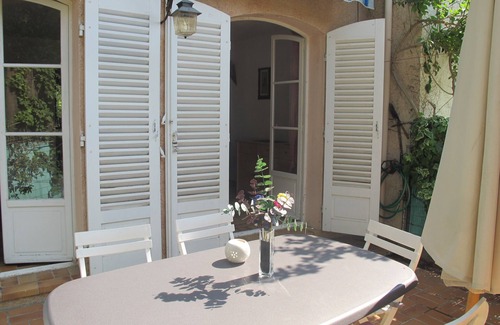 Toulon - Hyeres Apartment | Quiet apartment, Port of Hyéres in gated, 500 meters from the beach