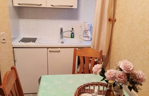 Trassenheide Apartment | Quiet apartment with terrace & playground for 2-3 people-Through the forest to the beach