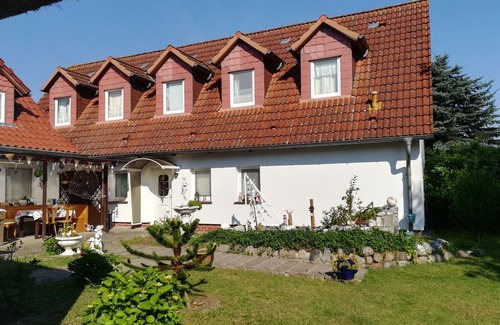 Trassenheide Apartment | Quiet apartment with terrace & playground for 2-3 people-Through the forest to the beach