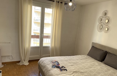 La Capelette Apartment | Quiet apartment with mountain view near beach /Stade vélodrome