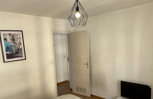 La Capelette Apartment | Quiet apartment with mountain view near beach /Stade vélodrome