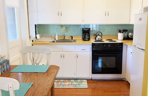 Historic Hyde Park North Apartment | Quiet Apt. in Historic District