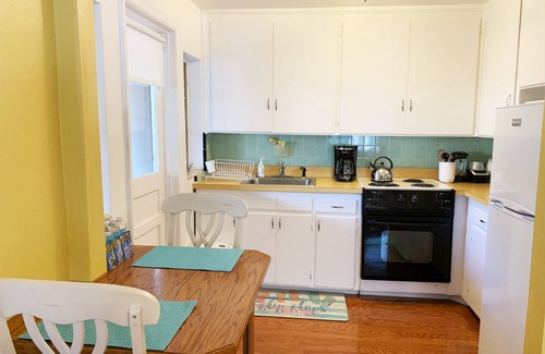 Historic Hyde Park North Apartment | Quiet Apt. in Historic District