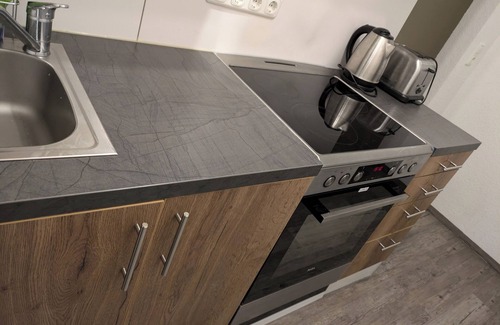 Center Apartment | Quiet basement accommodation with private entrance. Ideal for couples!
