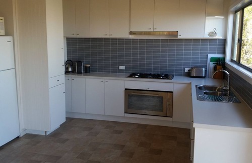 Coronet Bay House | Quiet beachside getaway on foreshore
