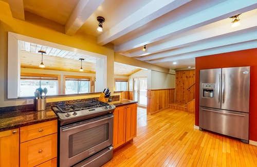 Woodstock House | Quiet & Beautiful Home Near Pemigewasset River with Free WiFi - Dogs OK