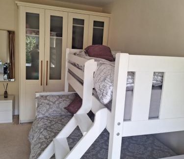 Malahide Apartment | Quiet & Bright Room