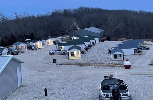Rocky Mount Cabin | Quiet Cabin-Lake of the Ozarks, Perfect get away