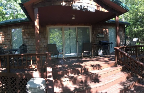 Gore Cabin | Quiet cabin minutes from Lake Tenkiller. Family or couple friendly.