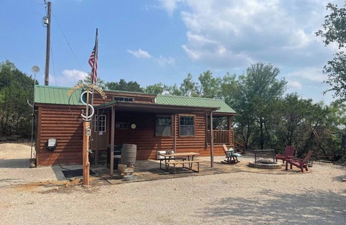 Graham Cabin | Quiet cabin on the Brazosn