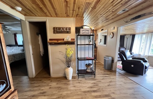 Neal Cabin | Quiet Cabin on Toronto Lake