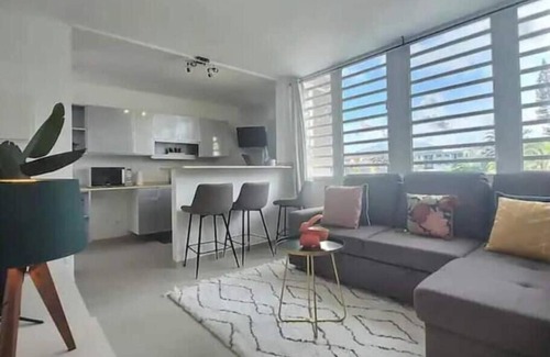 Fontaine de Moutte Apartment | Quiet Capri beach apartment.