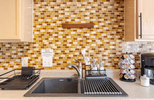 Mckinney Park East House | Quiet Comfort-Parking & Patio WiFi WD