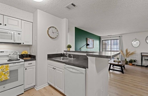Franconia Condo | Quiet Condo~Off Street Parking