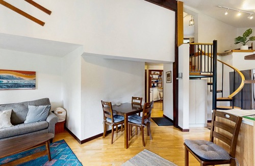 Girdwood House | Quiet & contemporary cabin with spacious deck & mountain views - dogs welcome