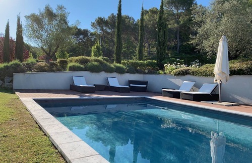 Cabries House | Quiet contemporary house with secure heated pool and large garden