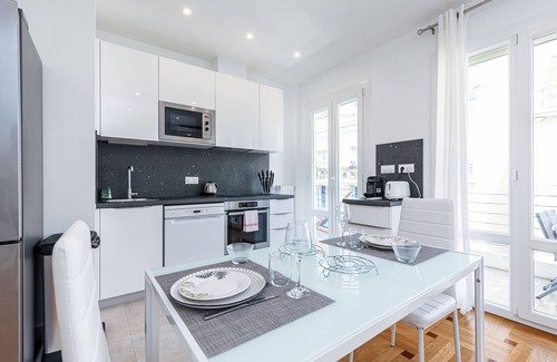 Carabacel Apartment | Quiet & Cosy 1 Bdr Downtown with Terrace – AC & Parking