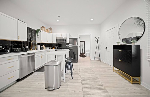 North-Central Cottage | Quiet Cottage in the Heart of Downtown