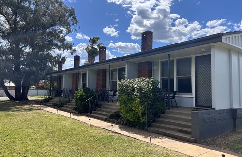 Canowindra Apartment | Quiet Cozy ApartmentnnEntire Kitchen n 1 Queen Bed, 1 Bathroom nCanowindra