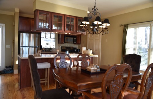 Big Canoe Cabin | Quiet, Cozy, Big Canoe GA, Mountain Cabin. With a gorgeous view of nature.