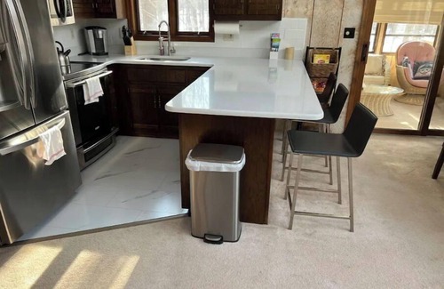 Gouldsboro Cabin | Quiet & Cozy Cabin In The Poconos Mntn w/lots of community amneties Pet-friendly