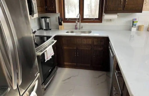 Gouldsboro Cabin | Quiet & Cozy Cabin In The Poconos Mntn w/lots of community amneties Pet-friendly