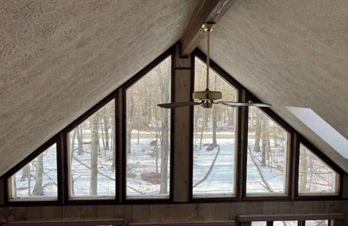 Gouldsboro Cabin | Quiet & Cozy Cabin In The Poconos Mntn w/lots of community amneties Pet-friendly