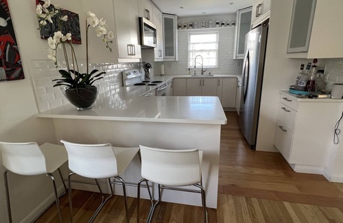 Fairfield Cottage | Quiet, Cozy, Coastal Beach Cottage, adjacent to Jennings Beach!