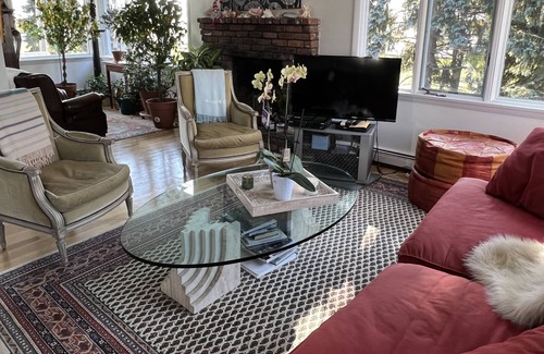 Fairfield Cottage | Quiet, Cozy, Coastal Beach Cottage, adjacent to Jennings Beach!
