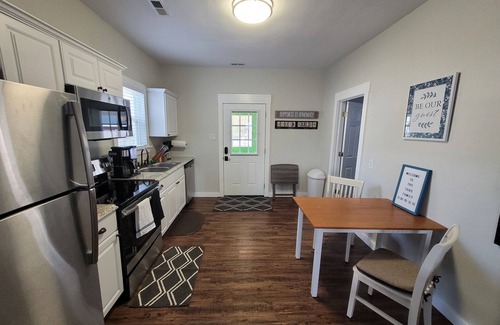 South Richmond House | Quiet Cozy Modern Oasis Minutes To Downtown RVA!