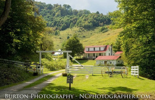 Trade House | Quiet, Cozy, Rustic - 105 Stunning Acres! 20 min to Boone, NC