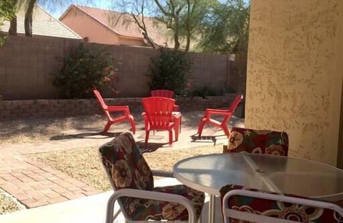 Desert View Village House | Quiet desert getaway, ping-pong, BBQ, citrus