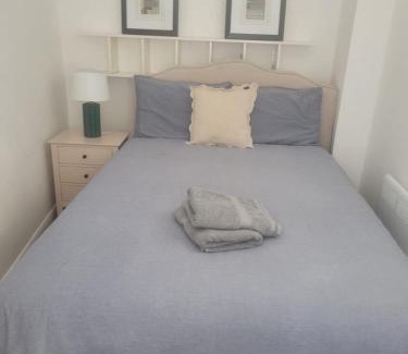 Rotherhithe House | Quiet double room in Canada Water