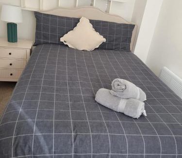 Rotherhithe House | Quiet double room in Canada Water