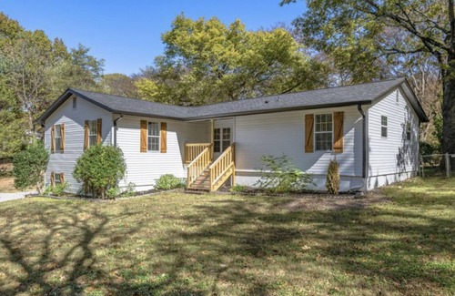 Talbot's Corner Apartment | Quiet East Nashville Basement Apartment