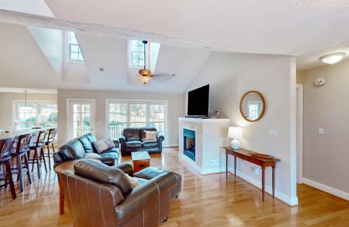 Huddleston House | Quiet Fairways