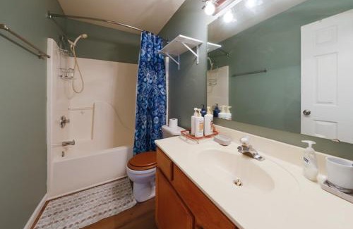 Columbia House | Quiet, Family Friendly Home