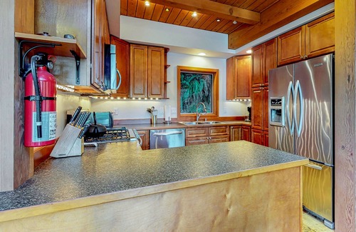 Lake Roesiger House | Quiet, family friendly home w/WiFi, large deck, & full kitchen - Dogs are OK