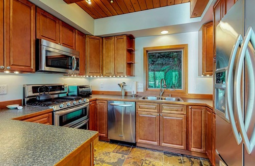 Lake Roesiger House | Quiet, family friendly home w/WiFi, large deck, & full kitchen - Dogs are OK