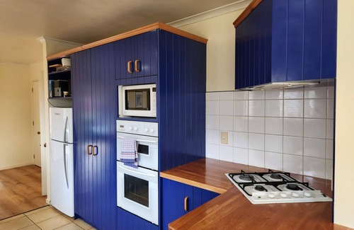 Waipahihi House | Quiet family home near hot pools & botanical garden