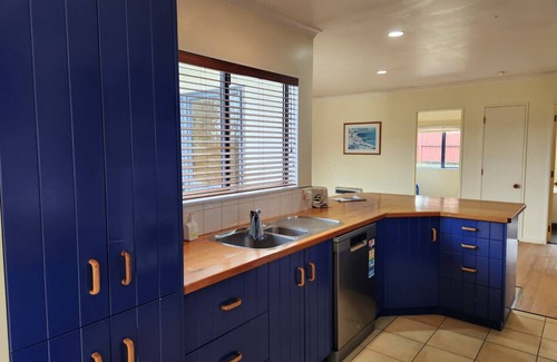 Waipahihi House | Quiet family home near hot pools & botanical garden