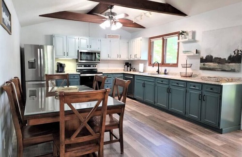 Smith Mountain Lake House | Quiet Family/Pet Lakeside Stay - Flat Lot!