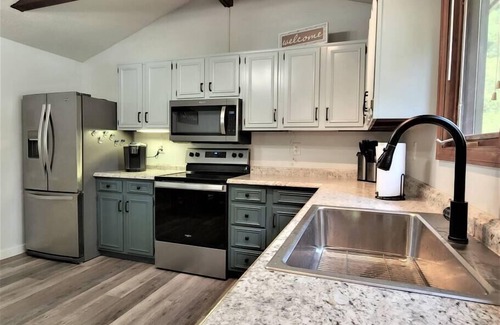 Smith Mountain Lake House | Quiet Family/Pet Lakeside Stay - Flat Lot!