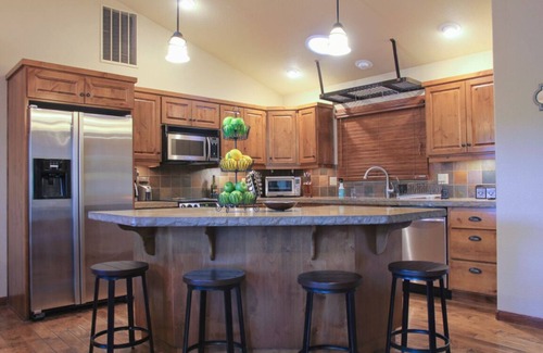Deschutes River Woods House | Quiet Forest Retreat, 10min from Old Mill