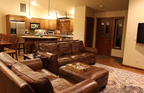 Deschutes River Woods House | Quiet Forest Retreat, 10min from Old Mill