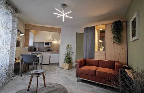 Blagnac Apartment | Quiet, friendly apartment - Private parking - Near tramway and airport