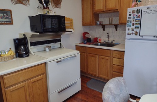 Trinidad House | Quiet FULL-SIZE bed close to town 420 friendly