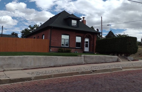 Trinidad House | Quiet FULL-SIZE bed close to town 420 friendly