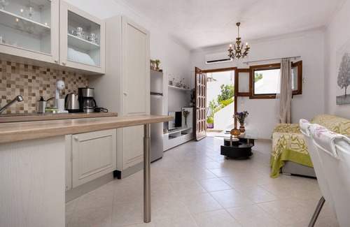 Old Town Naxos Apartment | QUIET FULLY EQUIPPED APARTMENT FOR FOUR IN THE HEART OF THE TOWN