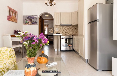 Old Town Naxos Apartment | QUIET FULLY EQUIPPED APARTMENT FOR FOUR IN THE HEART OF THE TOWN